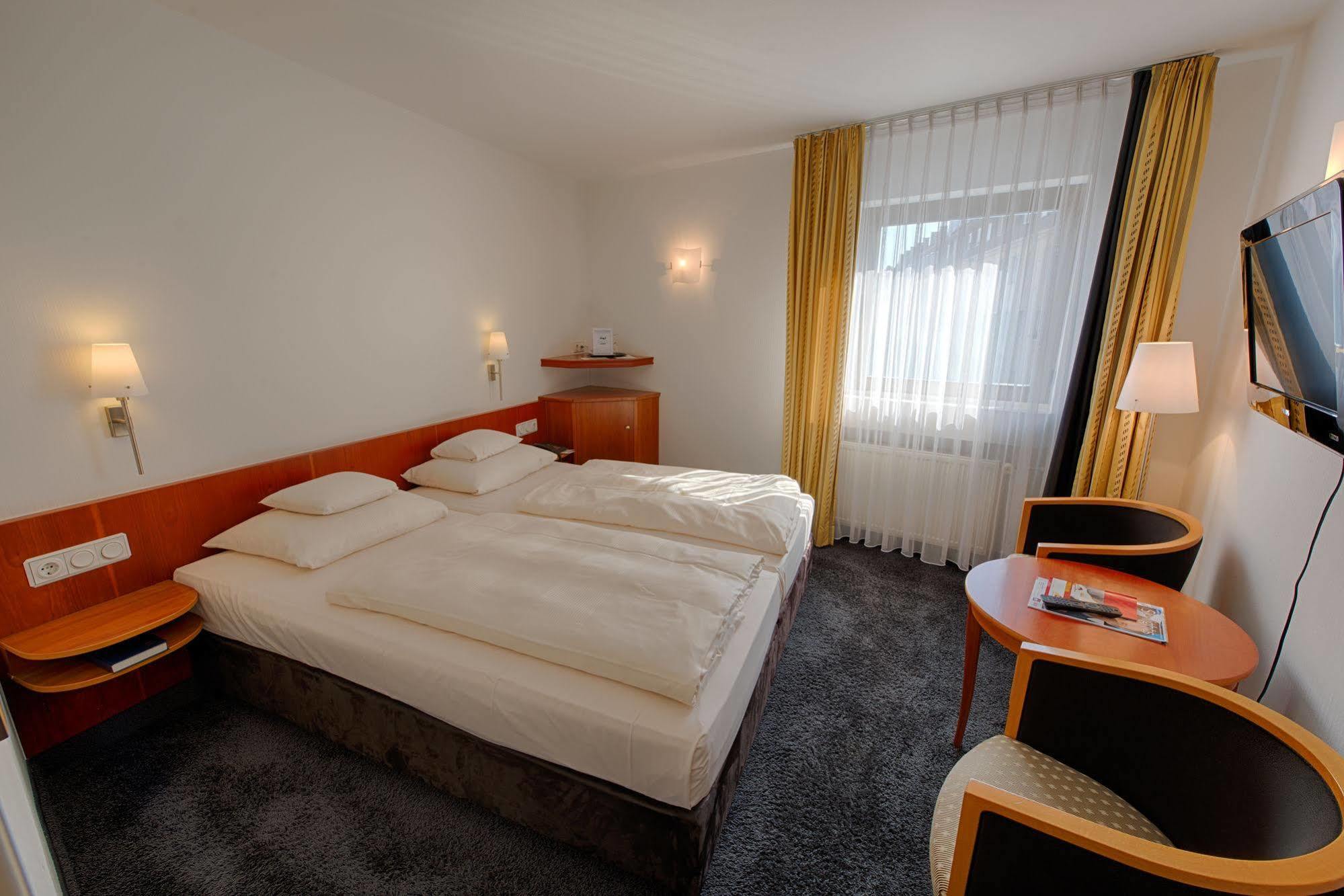 Hotel & Restaurant Walfisch Вюрцбург Екстериор снимка